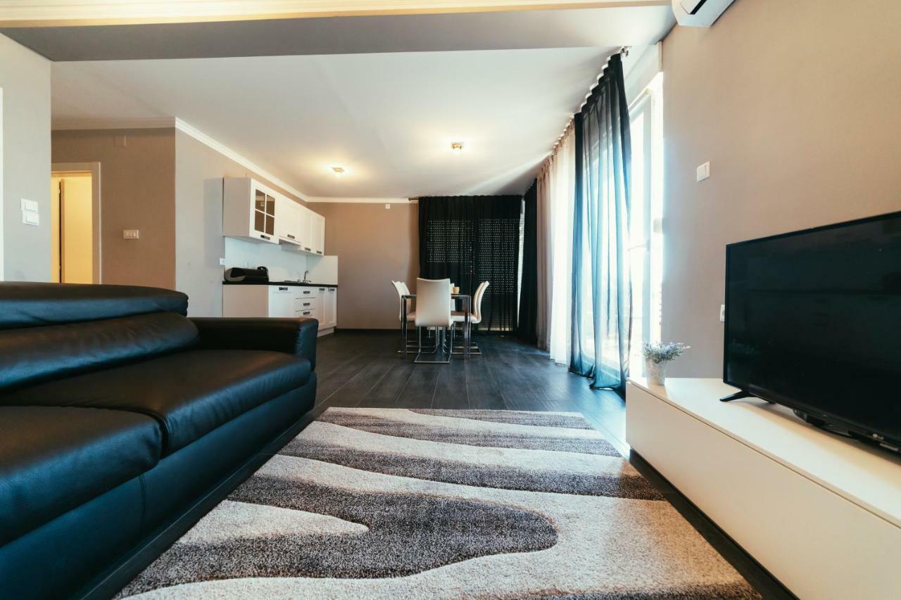 Apartments Prestige Petrcane Esterno foto