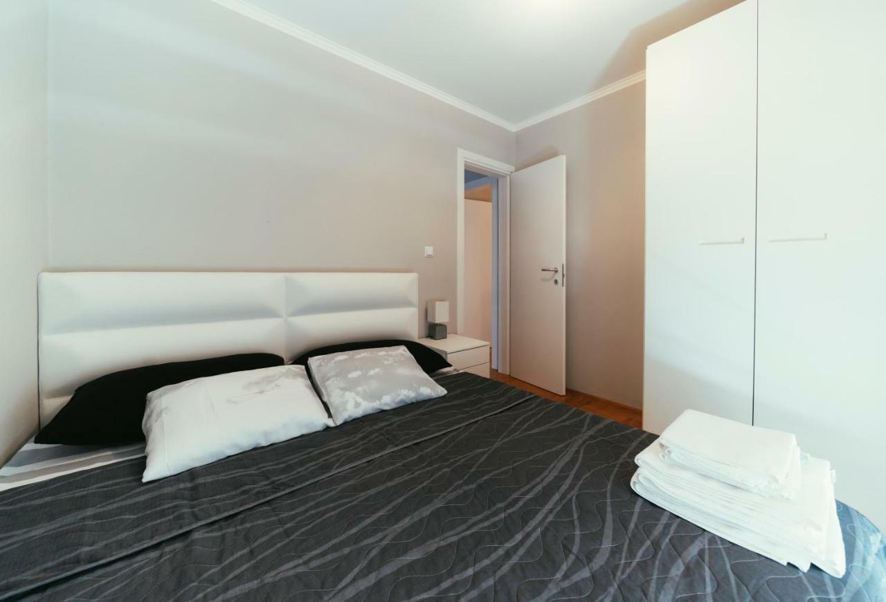 Apartments Prestige Petrcane Esterno foto