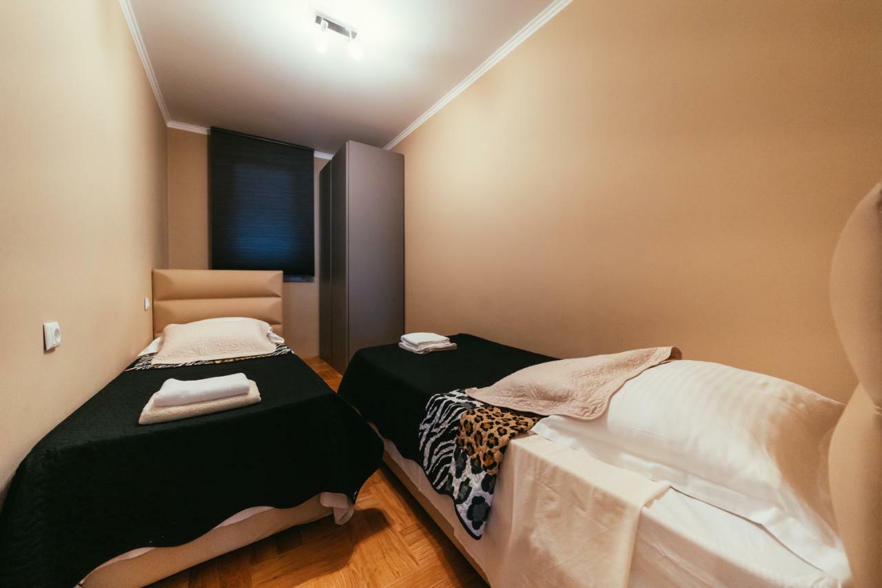 Apartments Prestige Petrcane Esterno foto
